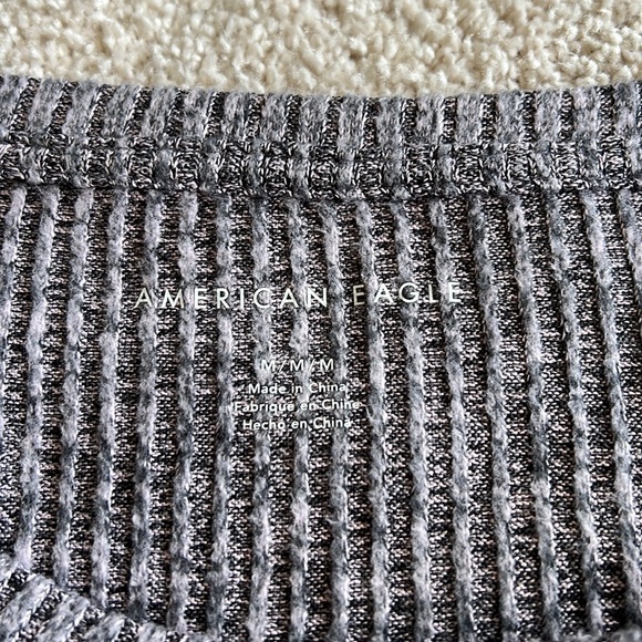 American Eagle long sleeve cropped top. - Picture 4 of 4